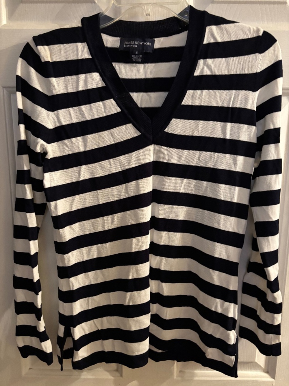 Jones New York VNeck Blue & White Long Sleeve Horizontal Striped Sweater Size S